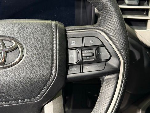 Used 2025 Toyota Tundra Limited AWD/4WD image 24