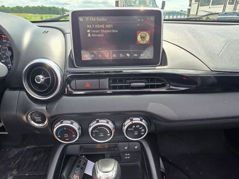 Used 2017 FIAT 124 Spider Lusso RWD image 18