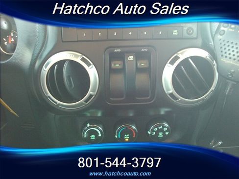 Used 2016 Jeep Wrangler Rubicon w/ Power Convenience Group image 18