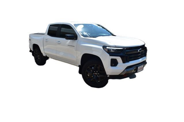 Used 2025 Chevrolet Colorado Z71 w/ Technology Package AWD/4WD image 2
