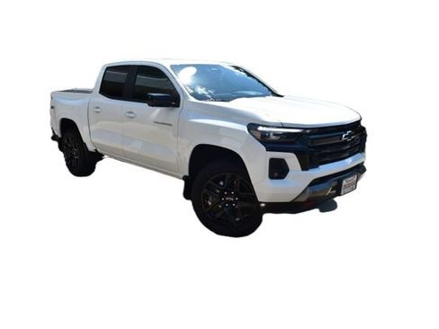 Used 2025 Chevrolet Colorado Z71 w/ Technology Package AWD/4WD image 2