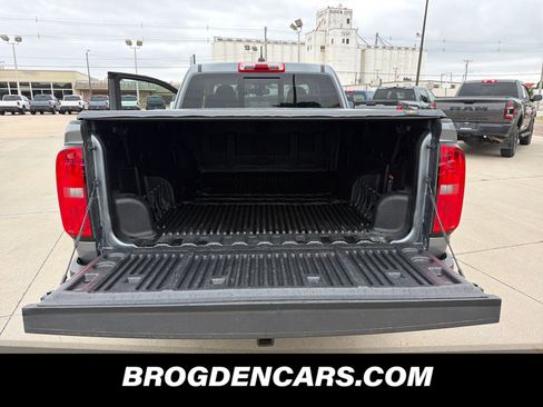 Used 2018 Chevrolet Colorado Z71 AWD/4WD image 9