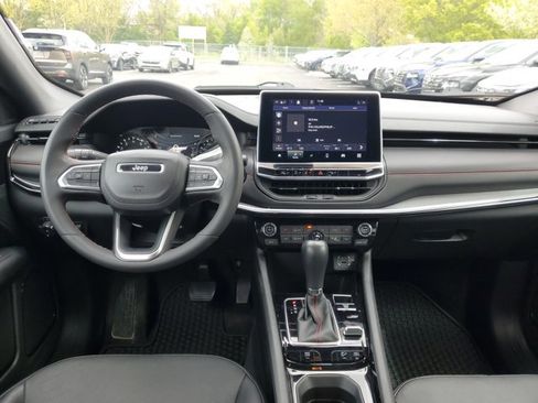 Used 2023 Jeep Compass Trailhawk w/ Trailhawk Convenience Group AWD/4WD image 23