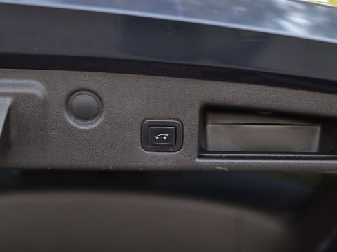 Used 2018 Chevrolet Equinox LT w/ Sun & Infotainment Package FWD image 26