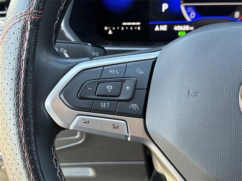 Used 2023 Volkswagen Tiguan SE image 8