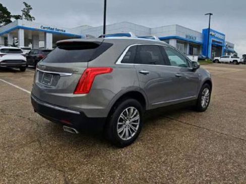 Certified 2018 Cadillac XT5 Luxury w/ Driver Awareness Package image 8