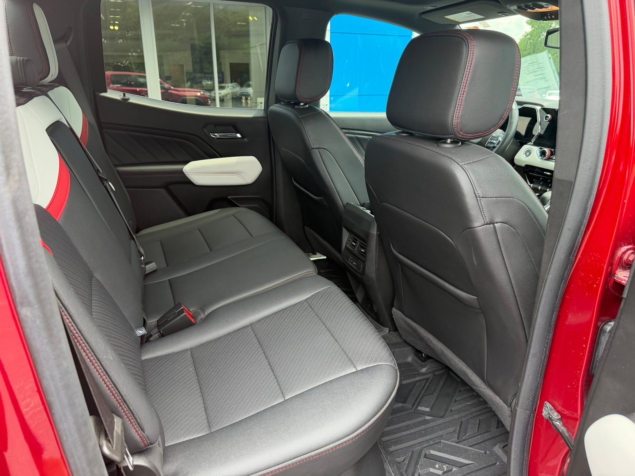 Used 2024 GMC Canyon AT4X AWD/4WD image 8