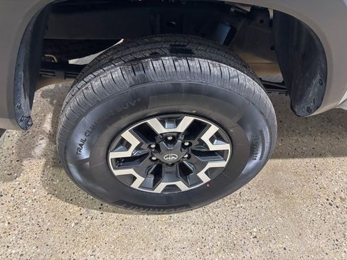 Used 2021 Toyota Tacoma TRD Off-Road w/ TRD Premium Off Road Package image 10