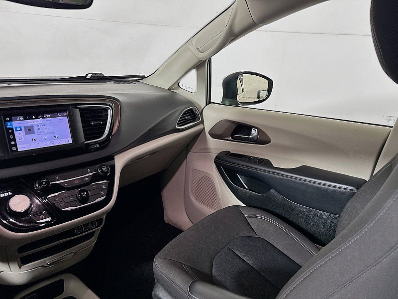 Used 2023 Chrysler Voyager LX FWD image 22