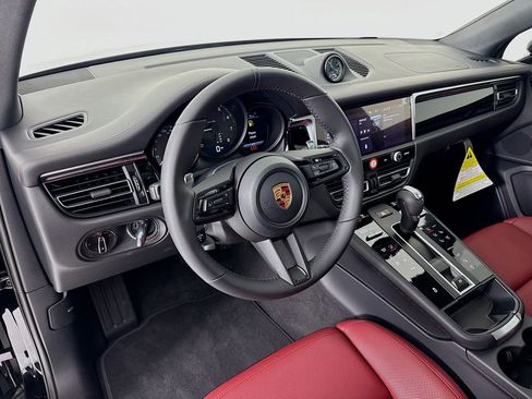 New 2026 Porsche Macan image 4