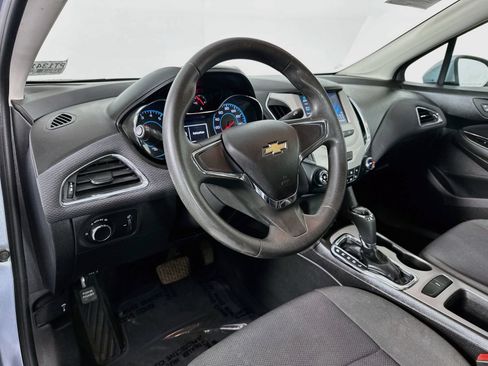 Used 2017 Chevrolet Cruze LS FWD image 9