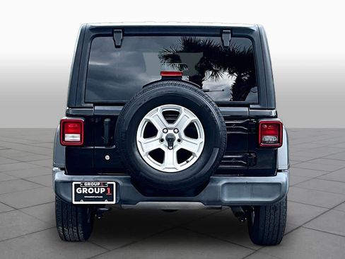 Used 2018 Jeep Wrangler Unlimited Sport S AWD/4WD image 5