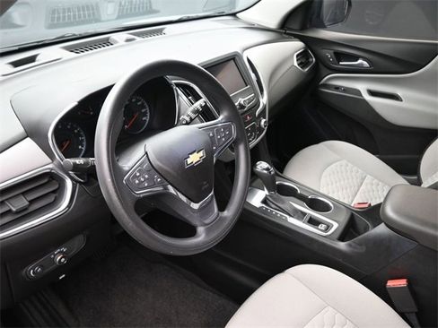 Used 2020 Chevrolet Equinox LS w/ LS Convenience Package image 18