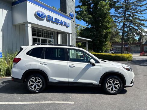 Used 2023 Subaru Forester Premium AWD/4WD image 2