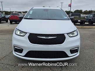 New 2026 Chrysler Pacifica Select video 2