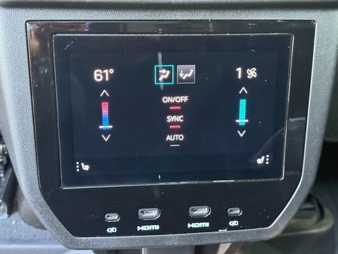 Used 2025 GMC Yukon XL Denali Ultimate w/ LPO, Floor Liner Package AWD/4WD image 31