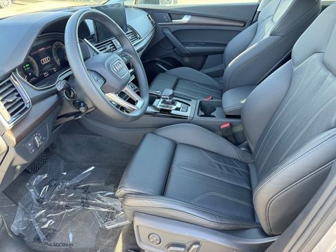 Certified 2024 Audi Q5 e Premium w/ Convenience Package image 3