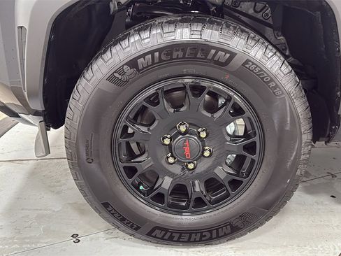 Certified 2025 Toyota 4Runner TRD Off-Road image 24