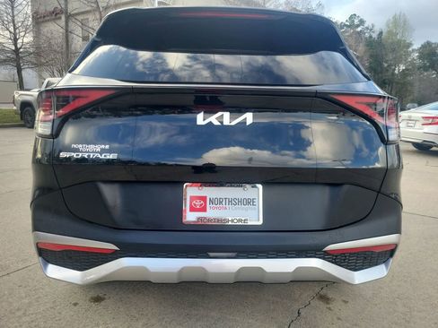 Used 2023 Kia Sportage LX image 4
