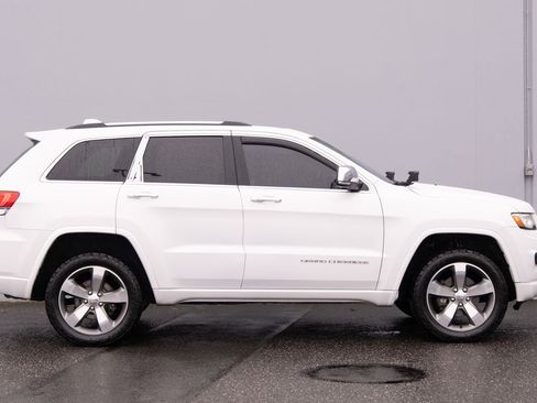 Used 2014 Jeep Grand Cherokee Overland w/ Mopar Chrome Edition Group image 30
