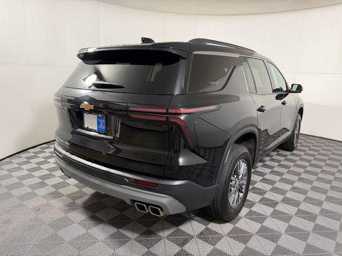 Used 2025 Chevrolet Traverse LT w/ Enhanced Driving Package AWD/4WD image 18