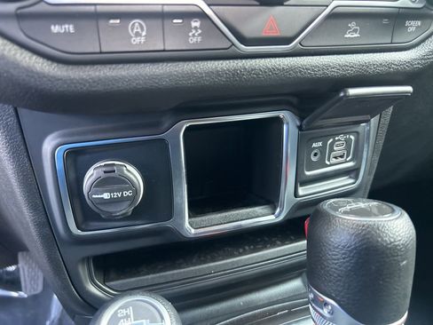 Certified 2024 Jeep Gladiator Sport image 37