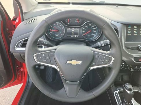 Used 2018 Chevrolet Cruze LT w/ Convenience Package image 15