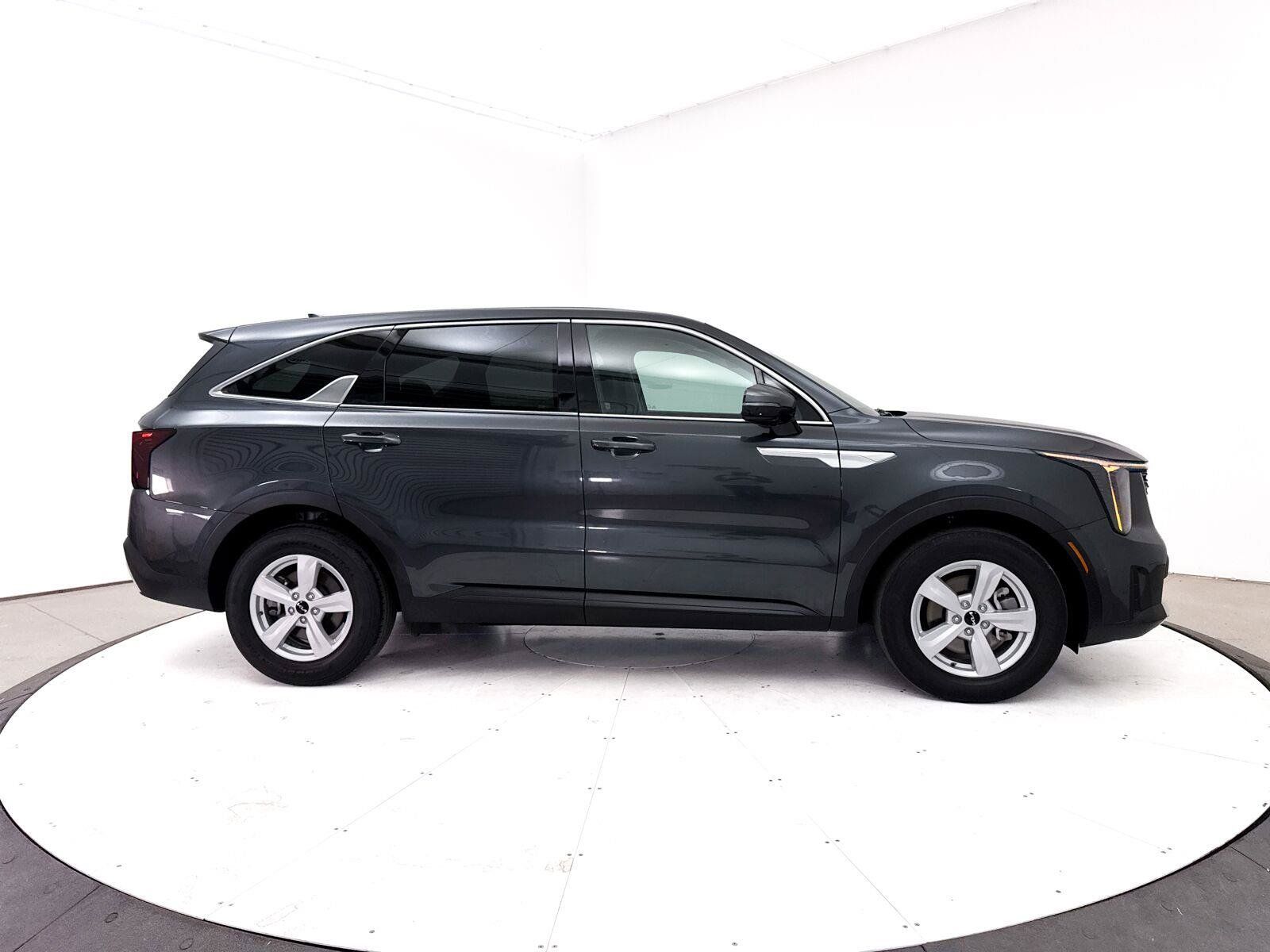 Used 2024 Kia Sorento LX FWD image 39