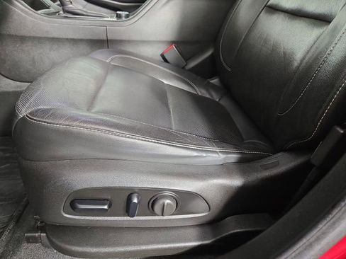 Used 2018 GMC Acadia SLT w/ LPO, Black Accent Package FWD image 32