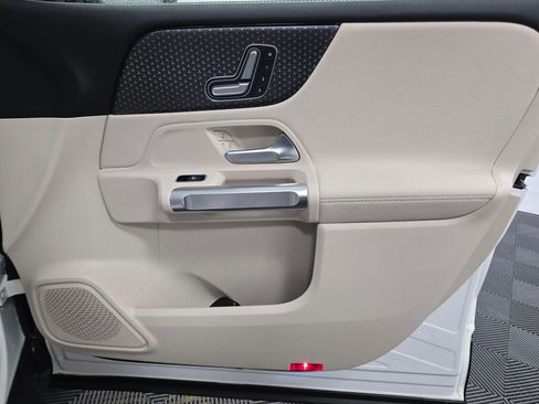 Certified 2025 Mercedes-Benz GLB 250 4MATIC image 25