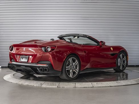 Used 2019 Ferrari Portofino RWD image 5