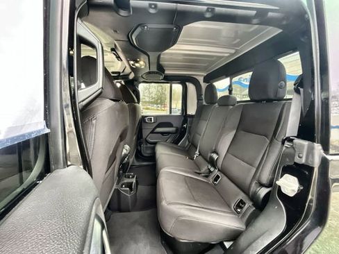 Used 2023 Jeep Gladiator Overland image 27