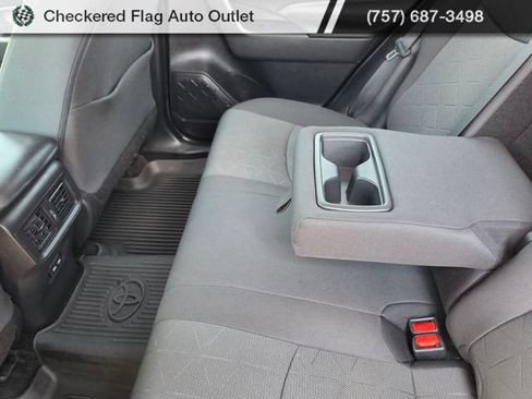 Used 2022 Toyota RAV4 XLE AWD/4WD image 40