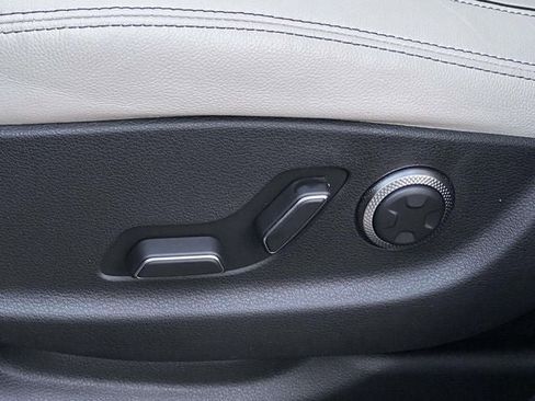 Used 2023 Genesis GV70 2.5T w/ Advanced Package image 18