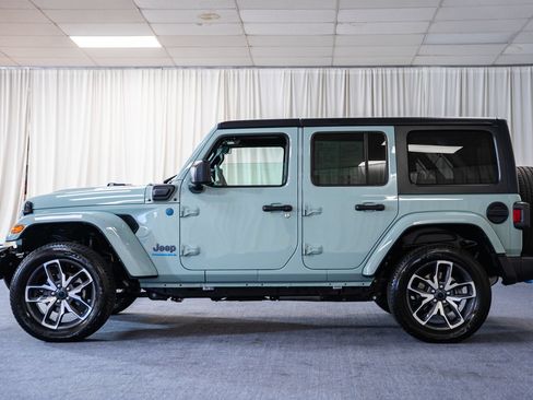 Used 2024 Jeep Wrangler Unlimited AWD/4WD image 4