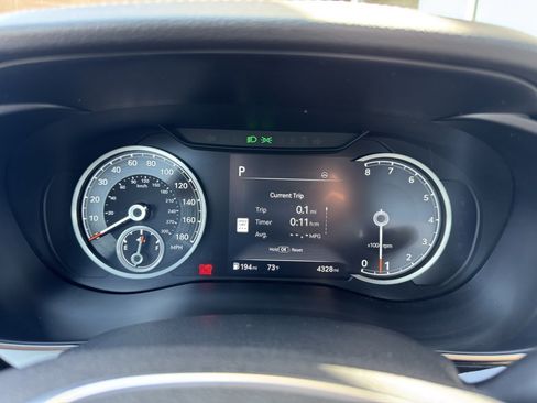 Used 2024 Genesis G70 2.5T image 21