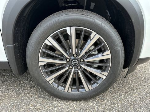 New 2026 Nissan Pathfinder Platinum FWD image 10