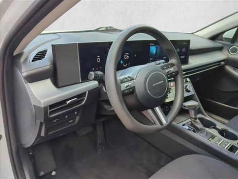 Used 2025 Hyundai Sonata SE FWD image 14