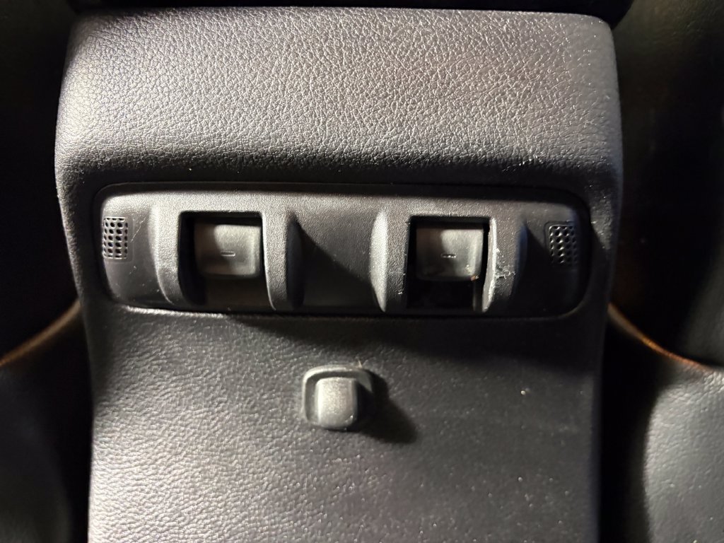 Used 2016 Jeep Wrangler Unlimited Rubicon w/ Connectivity Group AWD/4WD image 26