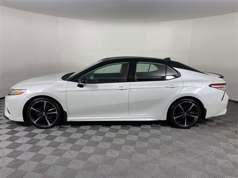 Used 2020 Toyota Camry XSE image 5