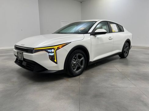 Used 2025 Kia K4 LXS image 3