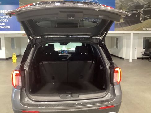 Used 2026 Ford Explorer Platinum w/ LUX Leather Package AWD/4WD image 5