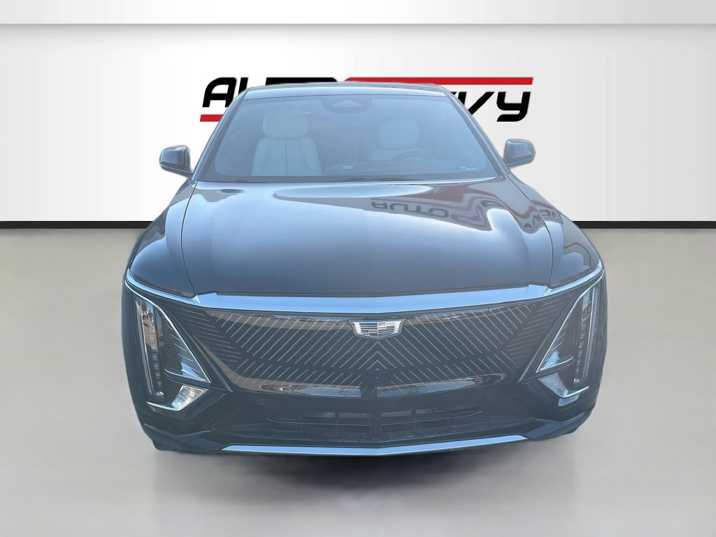 Used 2026 Cadillac Lyriq Luxury w/ LPO, Floor Liner Package AWD/4WD image 2