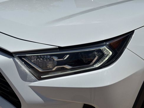 Used 2021 Toyota RAV4 XLE AWD/4WD image 9