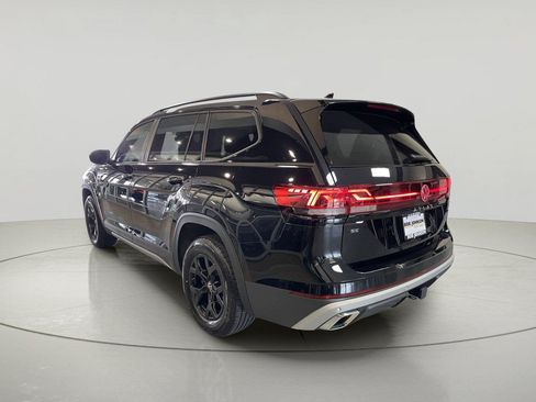 Used 2024 Volkswagen Atlas Peak Edition SE AWD/4WD image 4