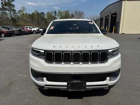 Used 2024 Jeep Wagoneer Series II image 2
