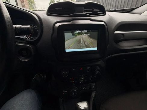 Used 2021 Jeep Renegade Latitude w/ Convenience Group AWD/4WD image 13