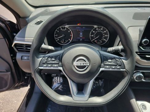 Used 2025 Nissan Altima 2.5 SV FWD image 26