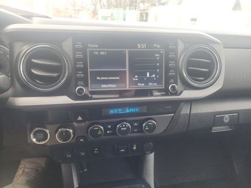 Used 2021 Toyota Tacoma TRD Sport w/ Technology Package image 30