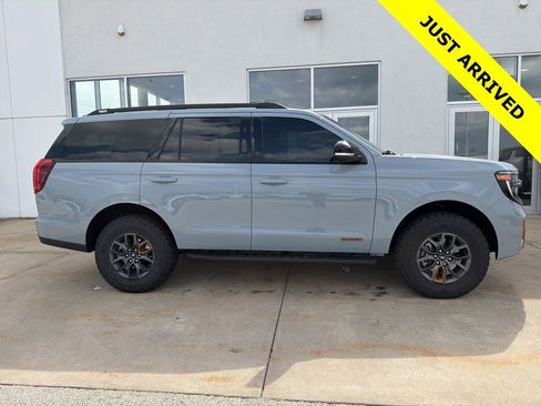 Used 2025 Ford Expedition Tremor image 4